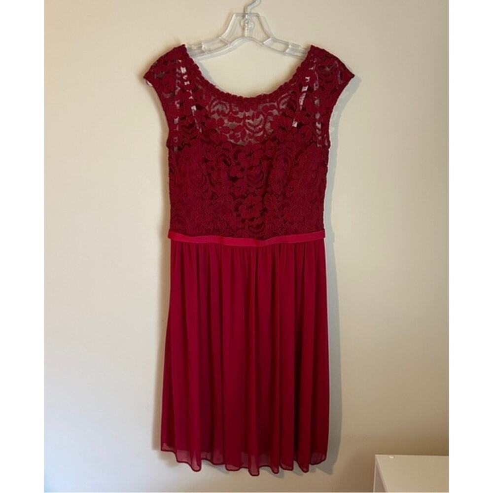 David’s Bridal Red Lace Scoop Neck Cap Sleeves Knee-Length Bridesmaid Dress Sz 6